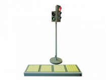 Электрифицированная модель транспортного и пешеходного светофоров на стойке и основании с "Виртуальным учителем" и с панелью образцами тактильной тротуарной плитки для слепых и слабовидящих пешеходов - «globural.ru» - Кировград