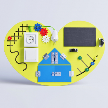 Бизиборд "Большое жёлтое сердце" - «globural.ru» - Кировград